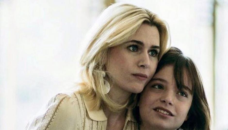 La madre de Micky habría sido localizada pero será hasta la segunda temporada que se sepa la verdad. (Foto: captura pantalla) 