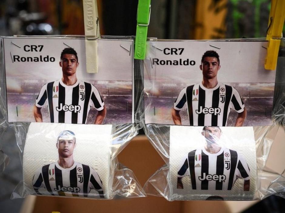 El papel higiénico de Cristiano Ronaldo ya se vende en los comercios de Nápoles. (Foto: Ole)