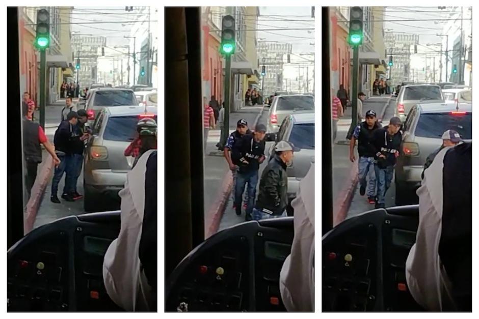 Un ciudadano grabó el momento en el que asaltan a un automovilista. (Foto: Carlos Ovalle)