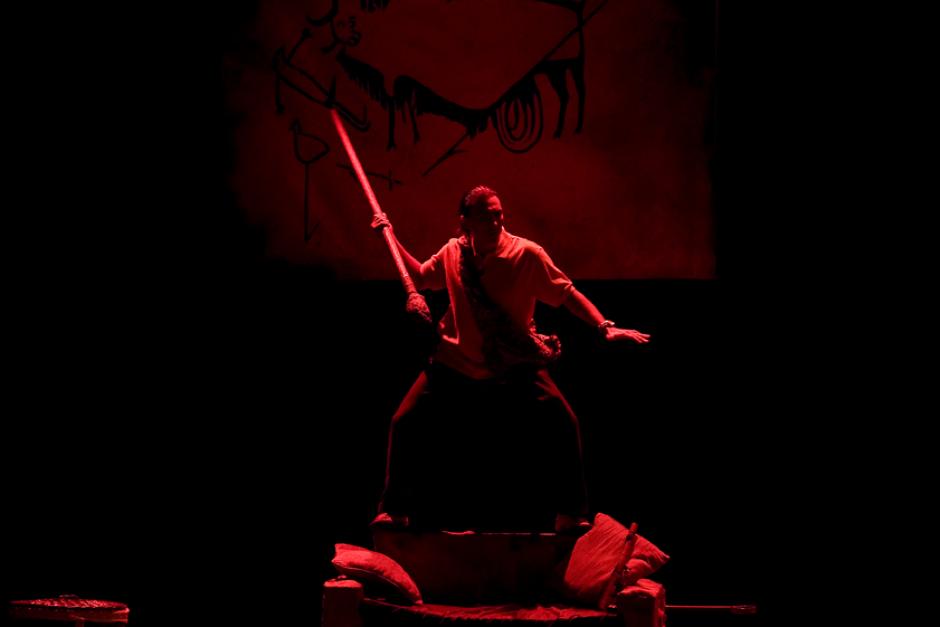 Rooftop de Oakland Mall presenta “Defendiendo al Cavernícola”, una comedia escrita por Rob Decker e interpretada por el guatemalteco Juan Diego Rodríguez. (Foto: cortesía Spectrum)