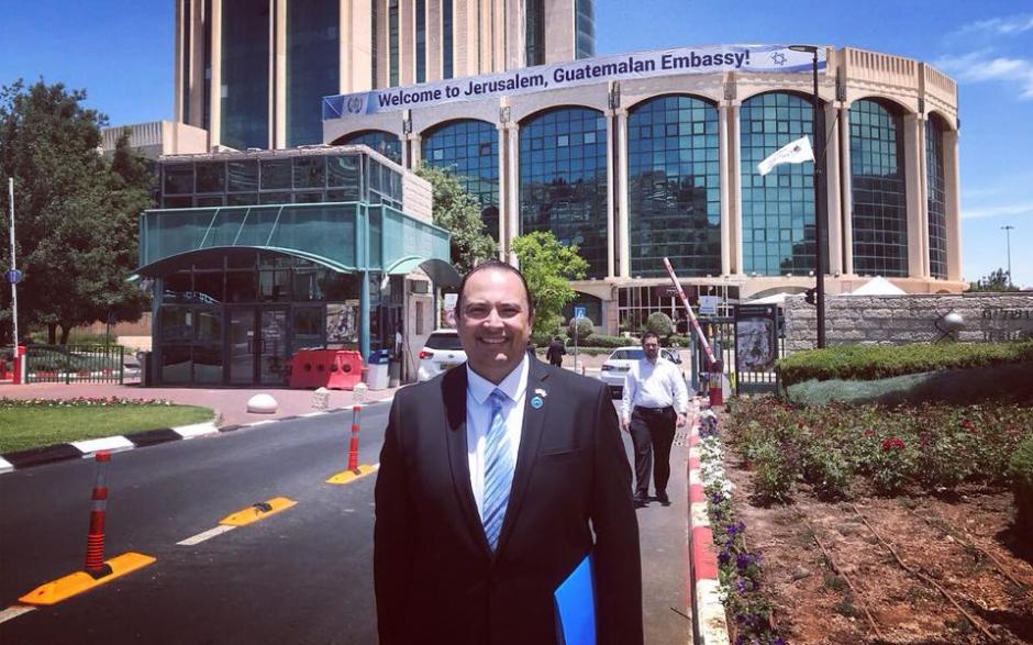 El nuevo representante estuvo presente en la inauguración de la Embajada de Guatemala en Jerusalén. (Foto: Soy502)