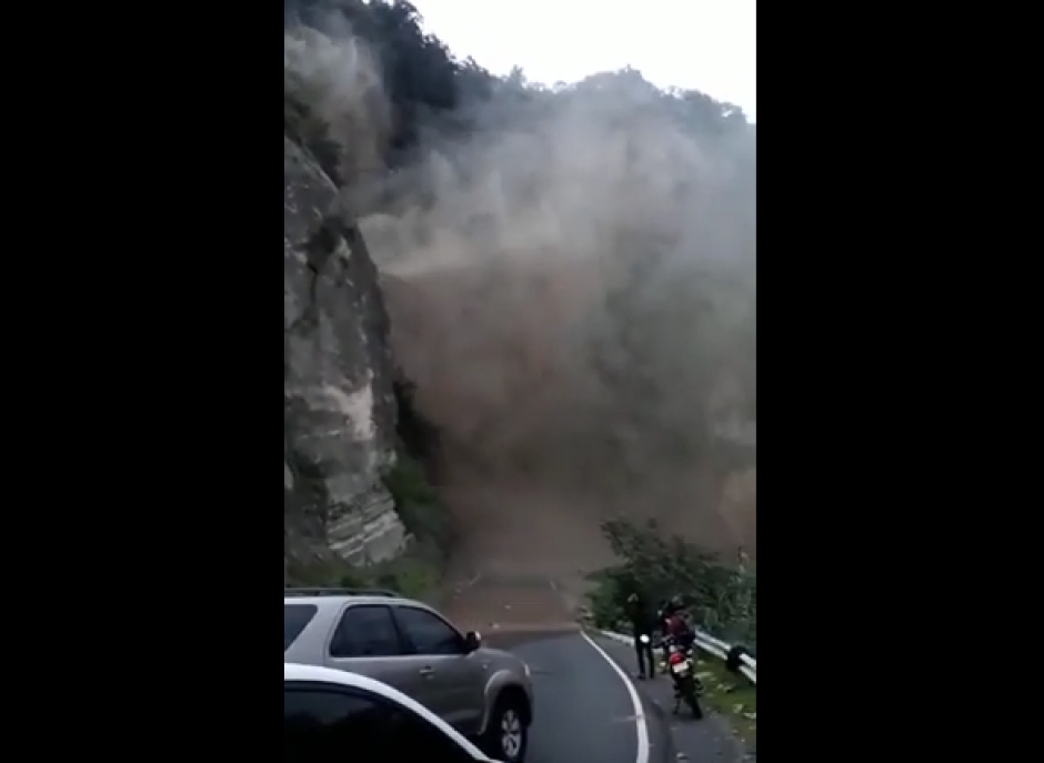 Fuertes lluvias provocan la crecida de una catarata entre Sololá y Panajachel. (Foto: Captura de YouTube)