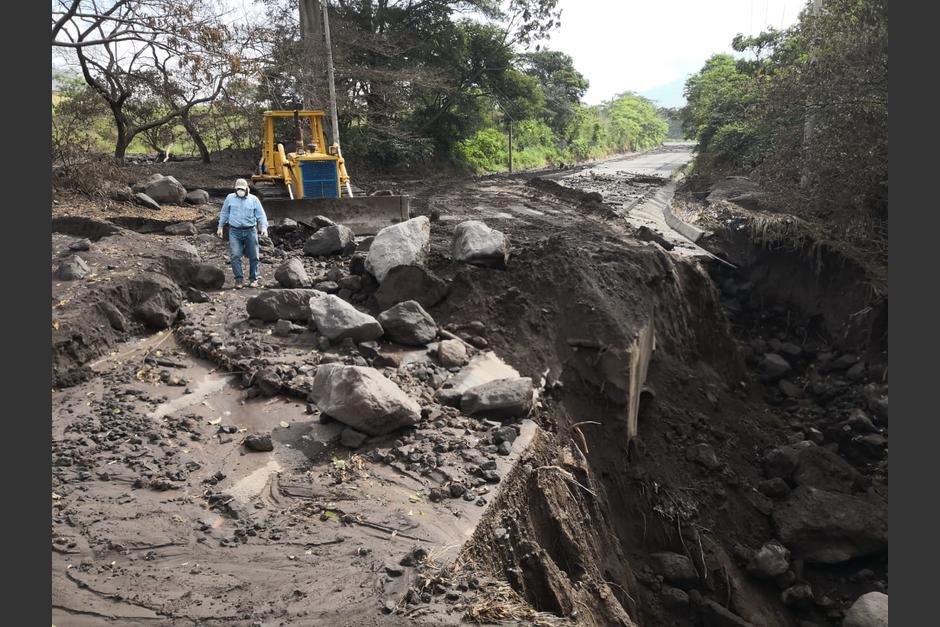 Según Conred, la maquinaria no está limpiando la comunidad solo despeja la ruta RN 14. (Foto: Conred)