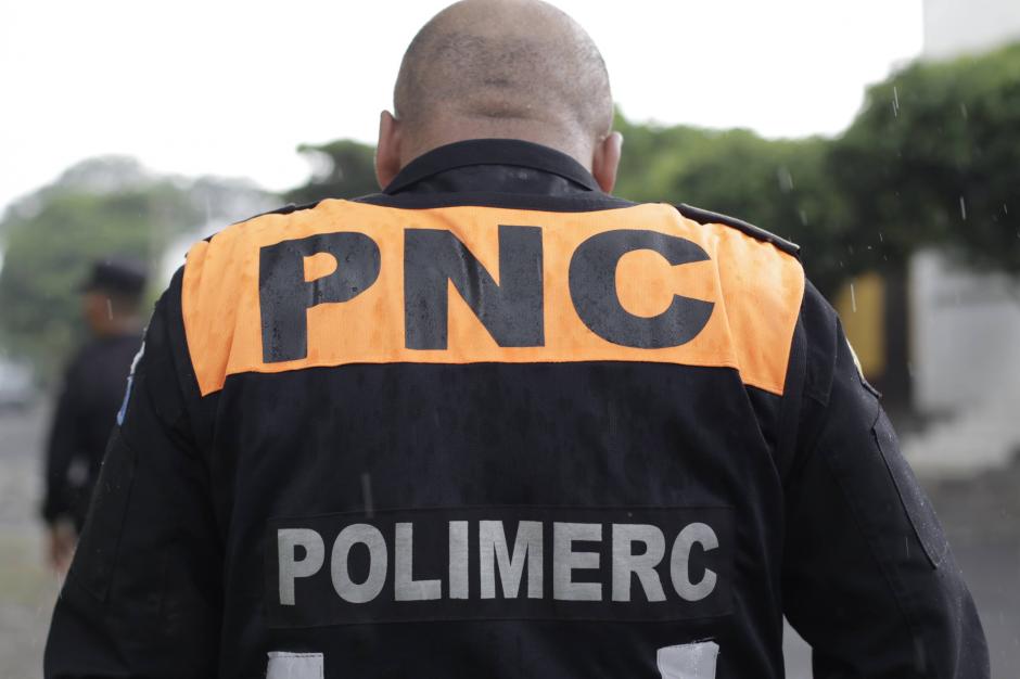 El agente Nelson Umaña relató lo ocurrido en la tarde del lunes, donde falleció su compañero arrastrado por el río. (Foto: Alejandro Balán/Soy502)