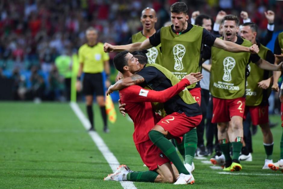 Así festejó Cristiano Ronaldo su segunda anotación en el partido. (Foto: AFP)