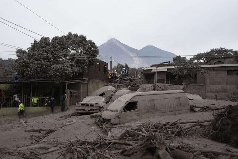 Las cenizas sepultaron varias comunidades alrededor del Volcán de Fuego. (Foto: Erick Sor/Nuestro Diario)