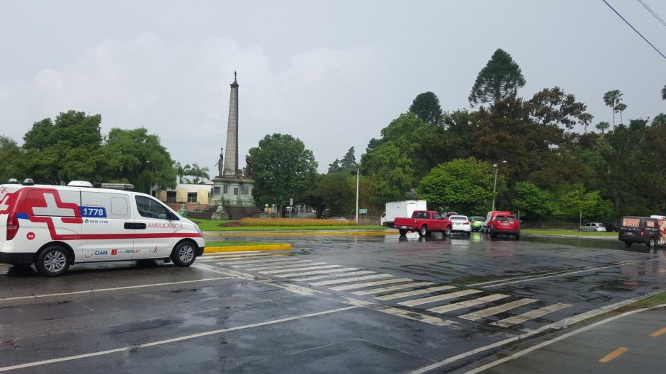 Las fuertes lluvias que se registran en distintas zonas de la capital, generan complicaciones de tránsito. (Foto: @jvelasquez340)