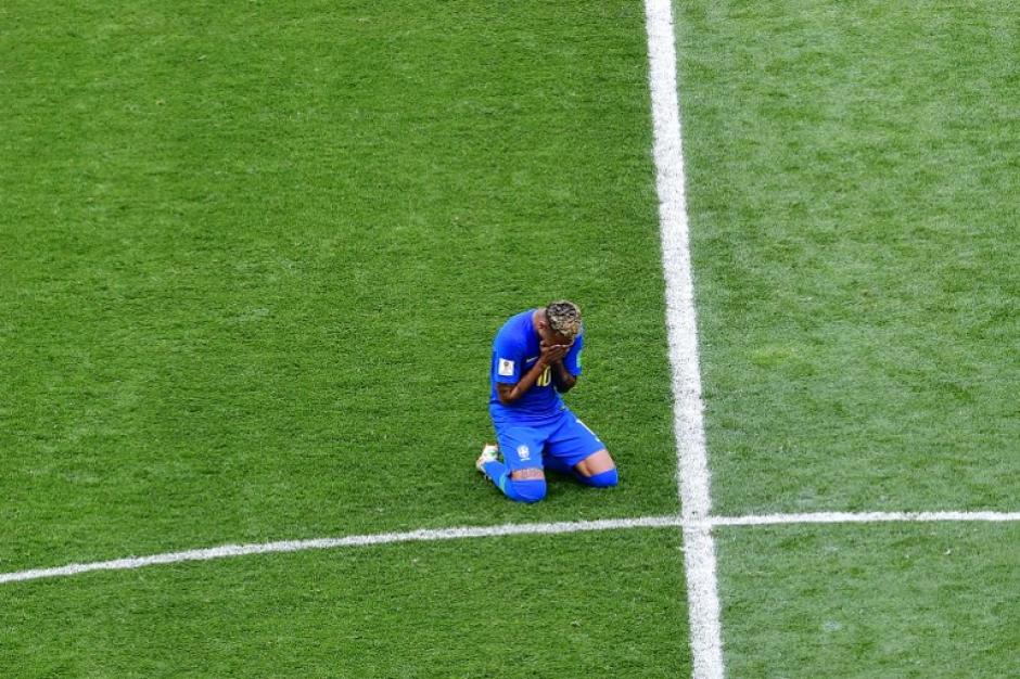 Neymar consiguió anotar, pero su frustración se vio al final del partido. (Foto: AFP) 
