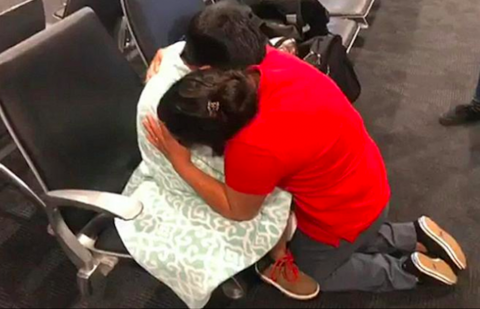 Darwin Michael Mejía y su madre Beata Mariana de Jesús Mejía Mejía se reencontraron después de haber sido separados. (Foto: CNN)