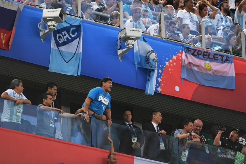 Diego Maradona fue llevado de emergencia a un hospital de San Petersburgo. (Foto: AFP)