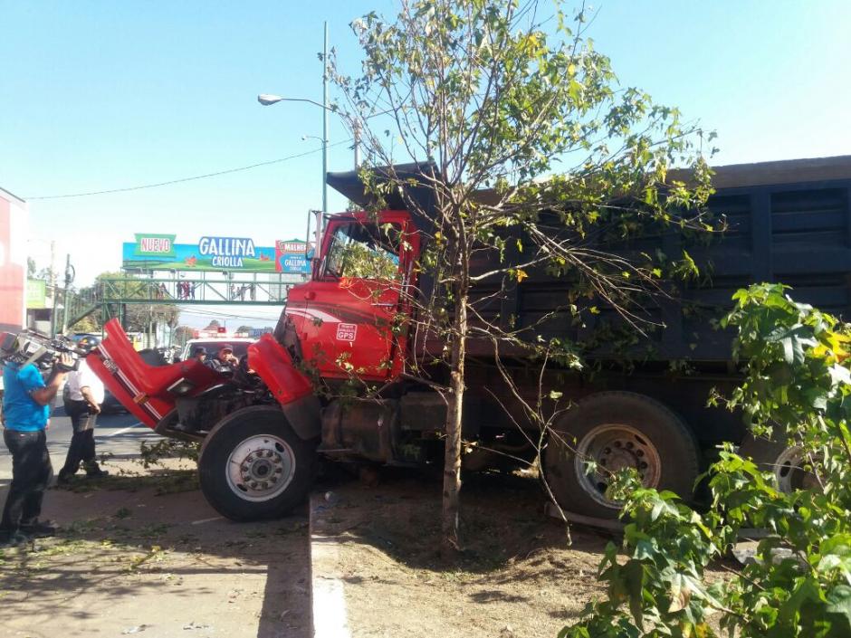 El camión que protagonizó un múltiple accidente en la ruta Interamericana ya había sido multado en dos municipios distintos. (Foto: Comunicación Mixco)