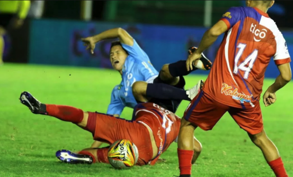 Kevin Farell sufrió una terrible fractura que podría dejarlo fuera del fútbol. (Foto: captura de video)