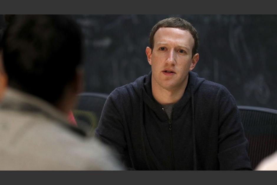 Después de permanecer en silencio, el fundador de Facebook admitió errores. (Foto: The Onion)