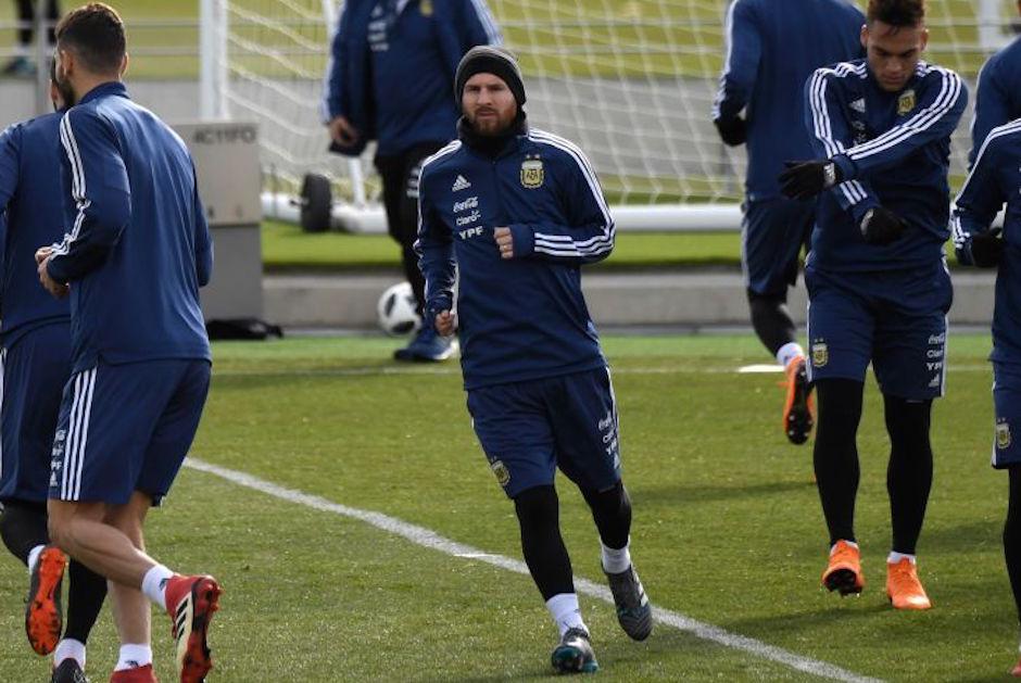 Lionel Messi entrena con normalidad en el Complejo Deportivo del Real Madrid. (Foto: AFP)
