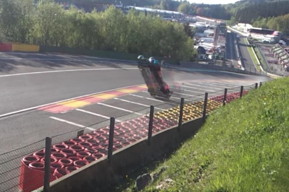 Un espectador grabó en primer plano las imágenes que no fueron captadas por las cámaras de televisión. (Imagen: captura de pantalla)