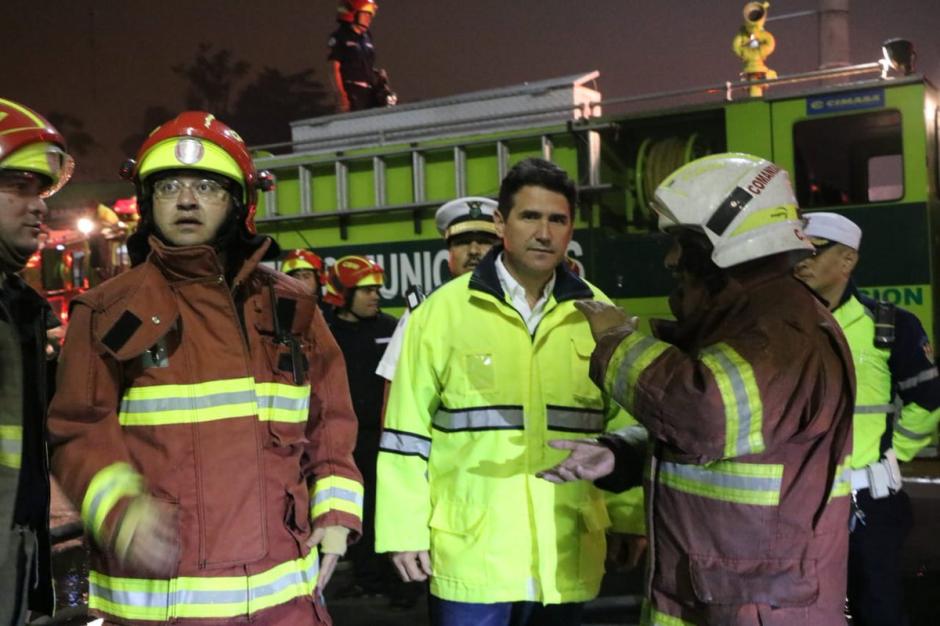 El alcalde capitalino Ricardo QuiÃ±Ã³nez enviÃ³ un mensaje de agradecimiento a los socorristas que trabajaron para sofocar el incendio en un centro comercial. (Foto: @AlcaldeRicardoQ)