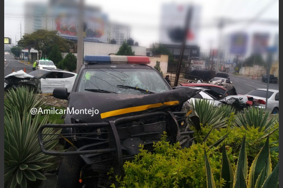 Una persona ebria robó la patrulla y chocó en zona 10. (Foto: Amílcar Montejo)
