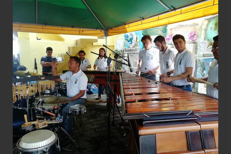 La Marimba Pampichí de la Municipalidad de Amatitlán interpretó la famosa pieza de Queen. (Foto: Marimba Pampichí) 