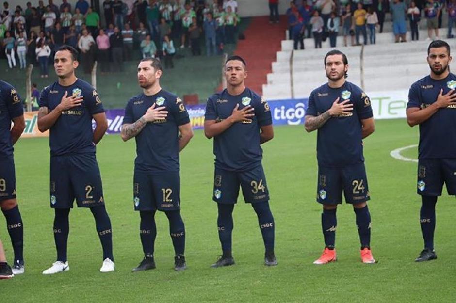 Comunicaciones jugó en el estadio Pensativo con el uniforme azul profundo. (Foto: Cortesía @espaciofutbol)