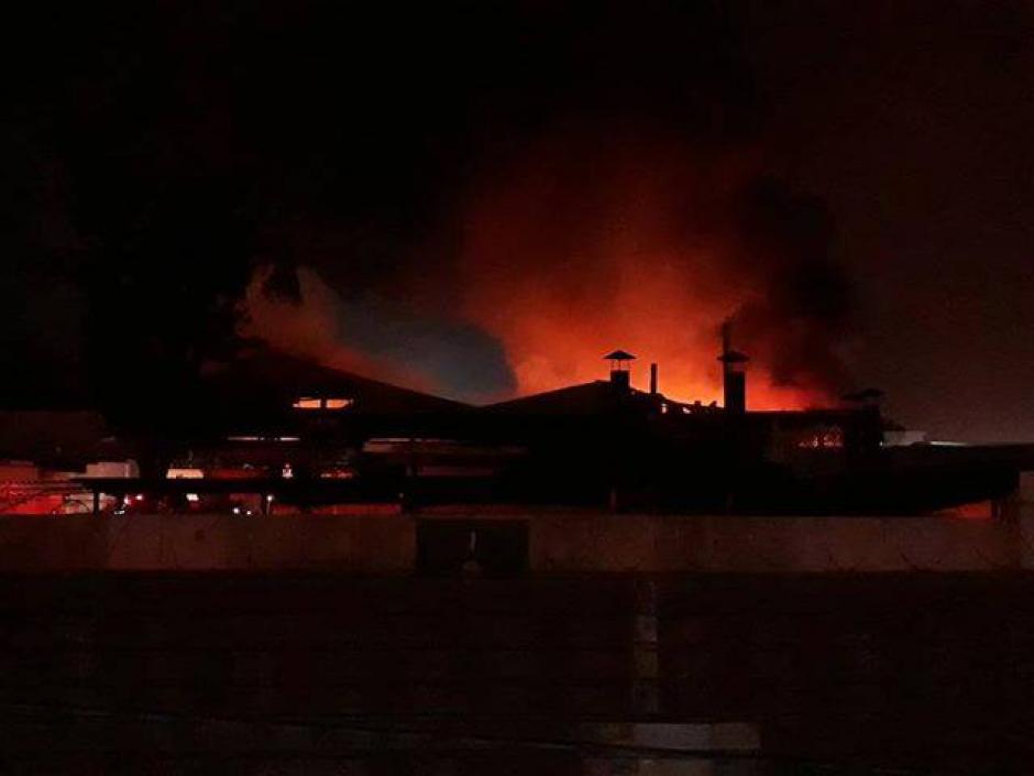 El sinistro dejó grandes pérdidas económicas en las bodegas que guardaban prendas de vestir. (Foto: Henrry Choc)