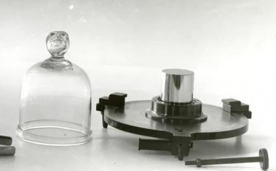 Réplica del cilindro de un kilo guardado en París. (Foto: Instituto Nacional de Estándares y Tecnología)