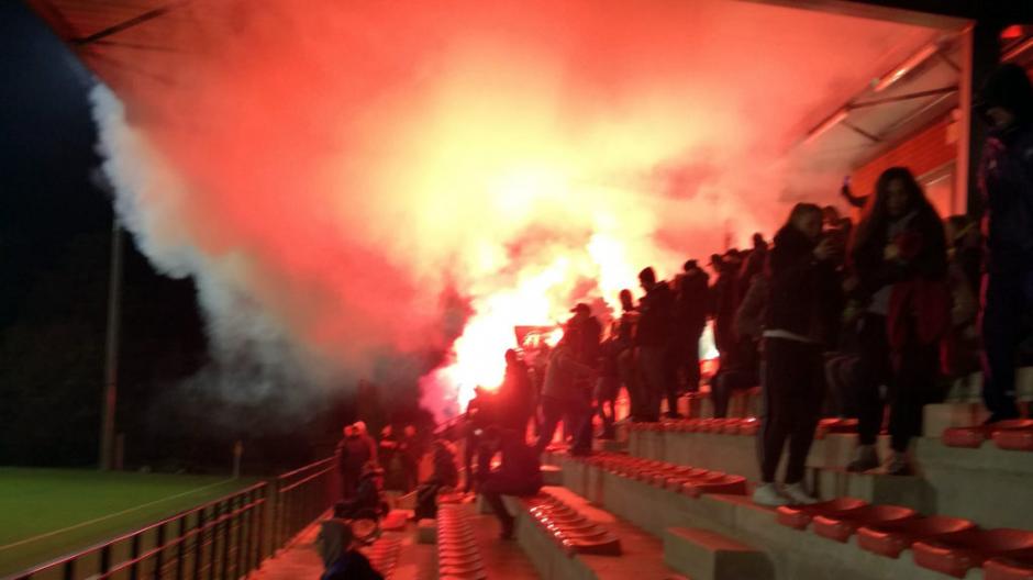 Standard Lieja y Anderlecht se enfrentaron en el fútbol femenino de Bélgica y hubo pelea de aficionados. (Foto: Rangadó)