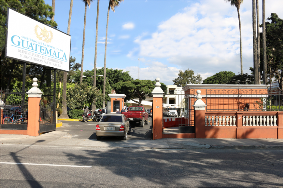 Los trabajadores se encuentran en las afueras de ese recinto. (Foto: MARN) 