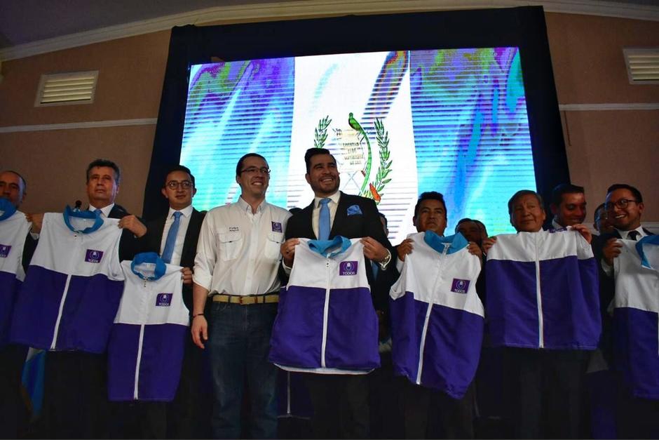 El actual alcalde de Mixco fue oficialmente incorporado al partido Todos. (Foto: Wilder López/Soy502) 