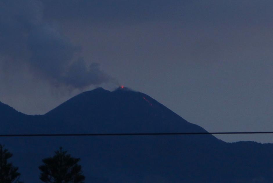 El volcán de Pacaya se mantiene en actividad y desde ciertos sectores de la capital se puede observar las erupciones. (Foto: Fredy Hernández/Soy502)