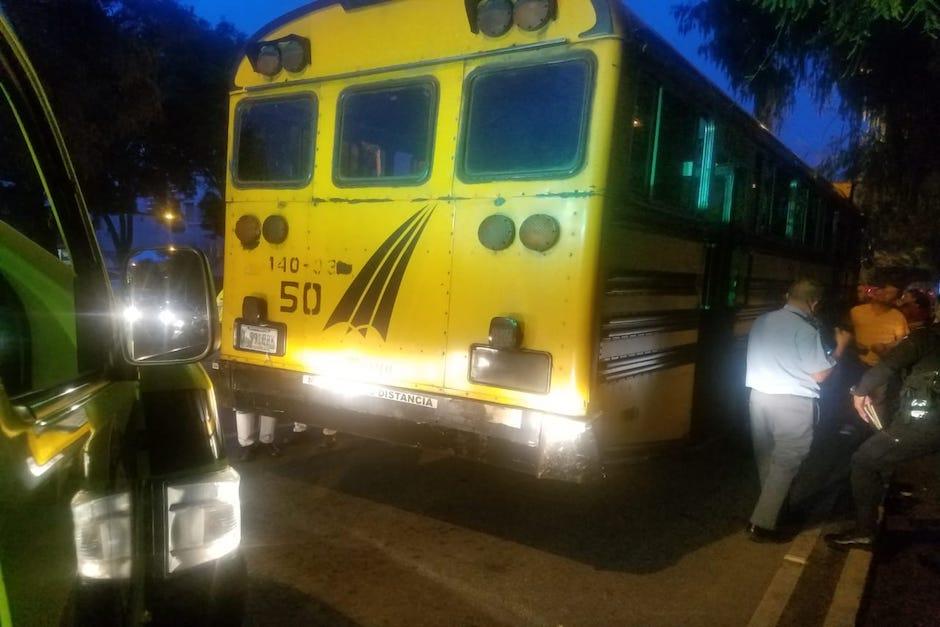 Autoridades de tránsito cerraron el paso vehicular sobre la Calle Mariscal Cruz, sobre la Cámara de Industria. (Foto: Amilcar Montejo)