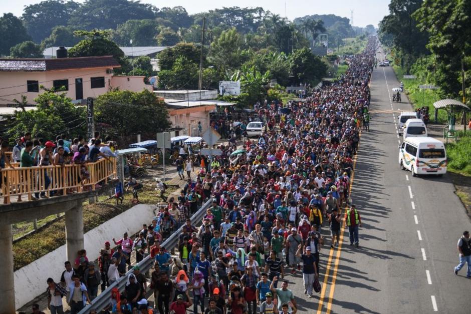 Cientos de hondureños avanzan en México en busca de la frontera de EE.UU. (Foto: AFP) 