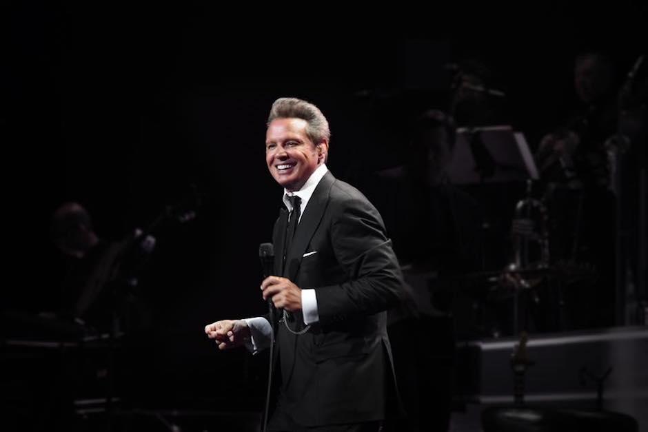 El artista de 48 años ha tenido un extraño comportamiento sobre el escenario en los últimos días. (Foto: Facebook/Luis Miguel)
