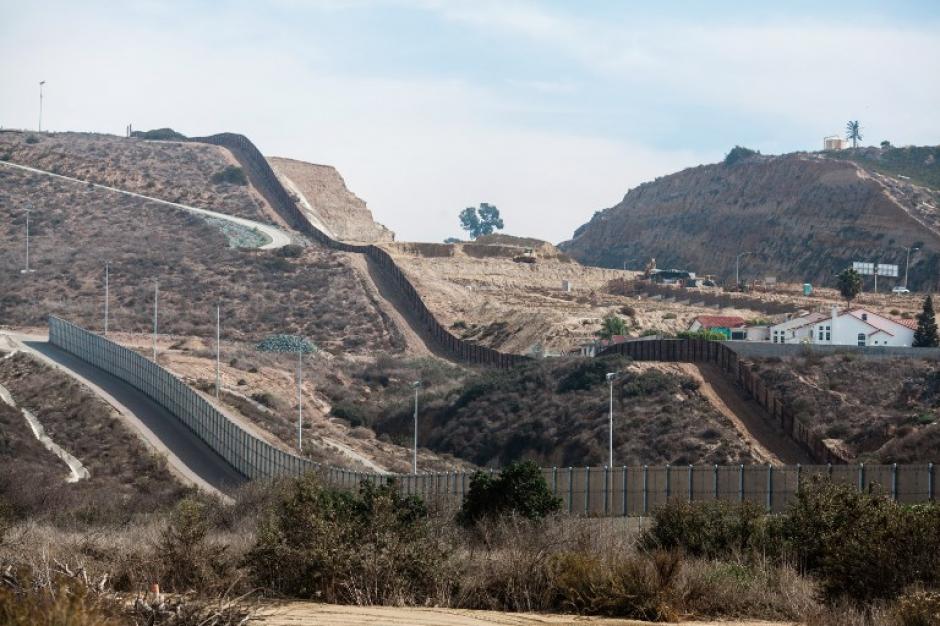 Mientras miles de migrantes atraviesan México, en Estados Unidos anuncian estas medidas. (Foto: AFP) 
