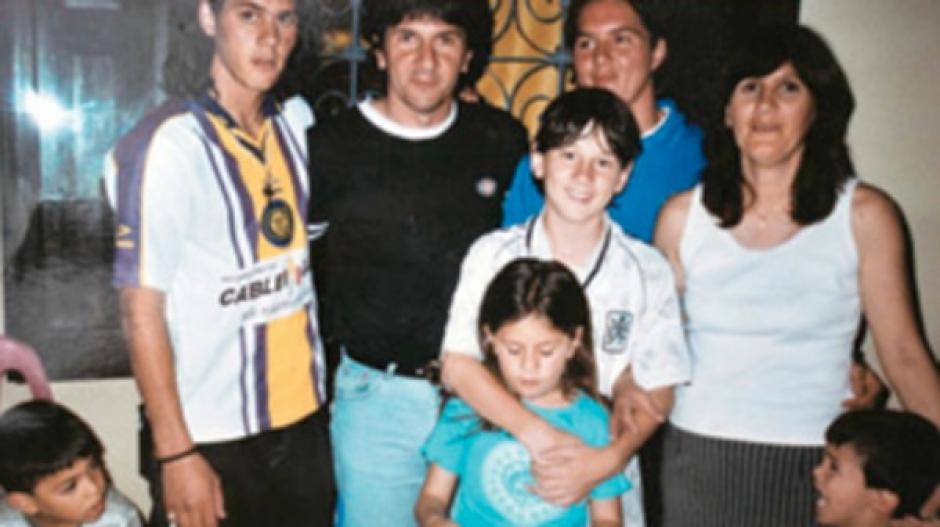 Una fotografía de Lionel Messi y su familia hace algunos años. (Foto: Instagram)