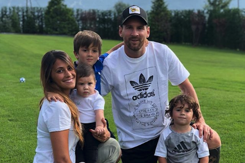 Lionel Messi junto a su esposa y sus hijos, durante el descanso por la Fecha FIFA. (Foto: Instagram)