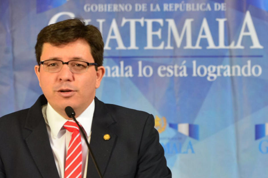 El mandatario aceptó la renuncia de Julio Héctor Estrada y en su lugar fue nombrado Víctor Martínez, exconcejal de la Municipalidad. (Foto: Archivo/Soy502)