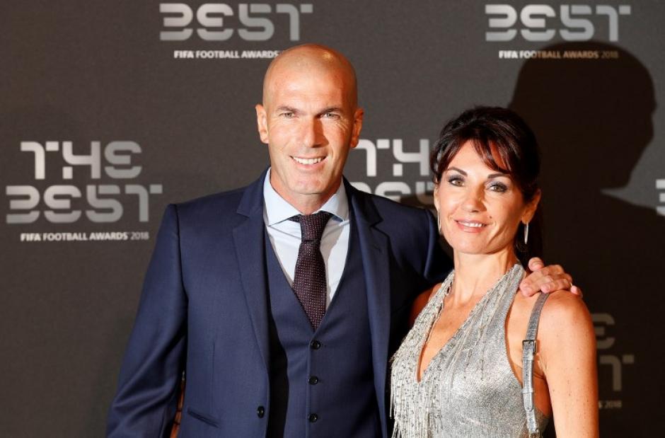 Zinedine Zidane junto a su esposa en la alfombra roja de la gala The Best, del pasado lunes. (Foto: AFP)