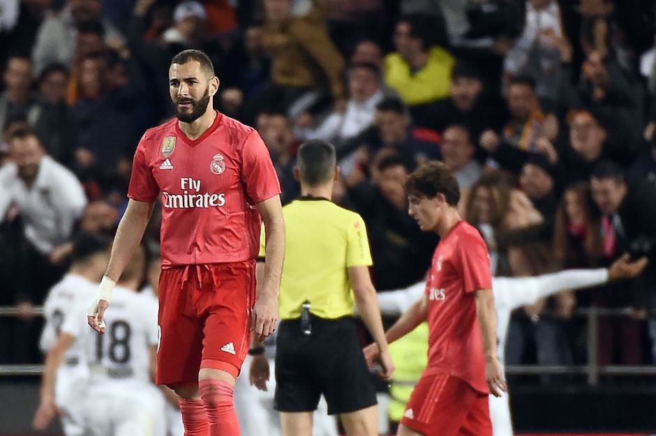 La tristeza de Benzema, tras la derrota. (Foto: AFP)