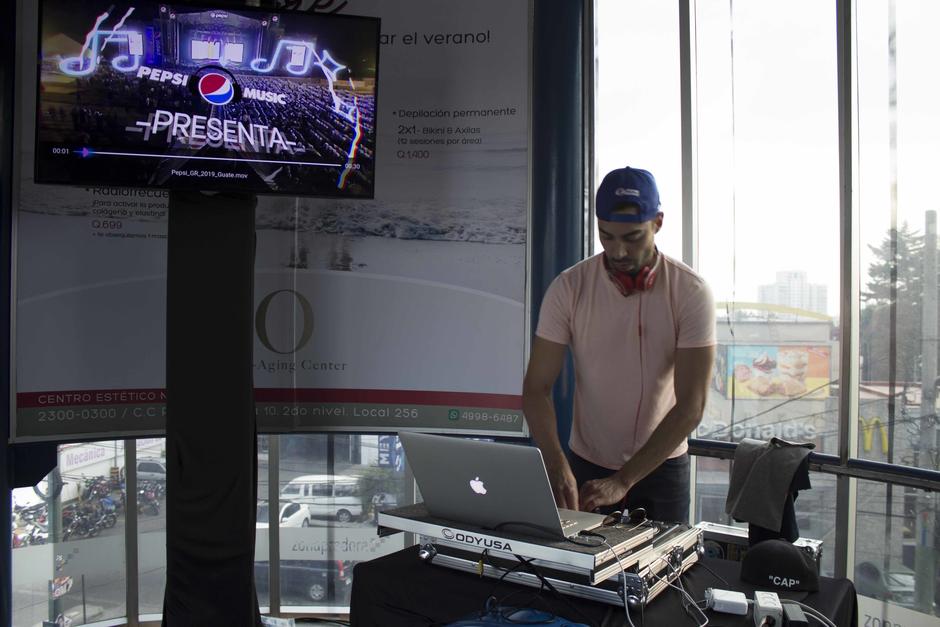 La Gira Refrescante de Pepsi invadió con música de viernes la pasarela de Zona Pradera. (Foto: Magui Medina/Soy502)