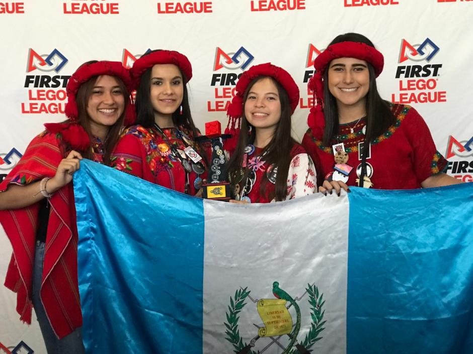 Las estudiantes regresan a casa con un importante reconocimiento tras su participación en Estados Unidos. (Foto: Kevin Ramírez)