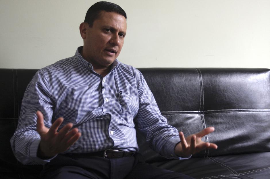 El candidato de la UNE a la vicepresidencia, Carlos Raúl Morales, habló sobre el plan de gobierno de esa agrupación política. (Foto: Ana García/Soy502)