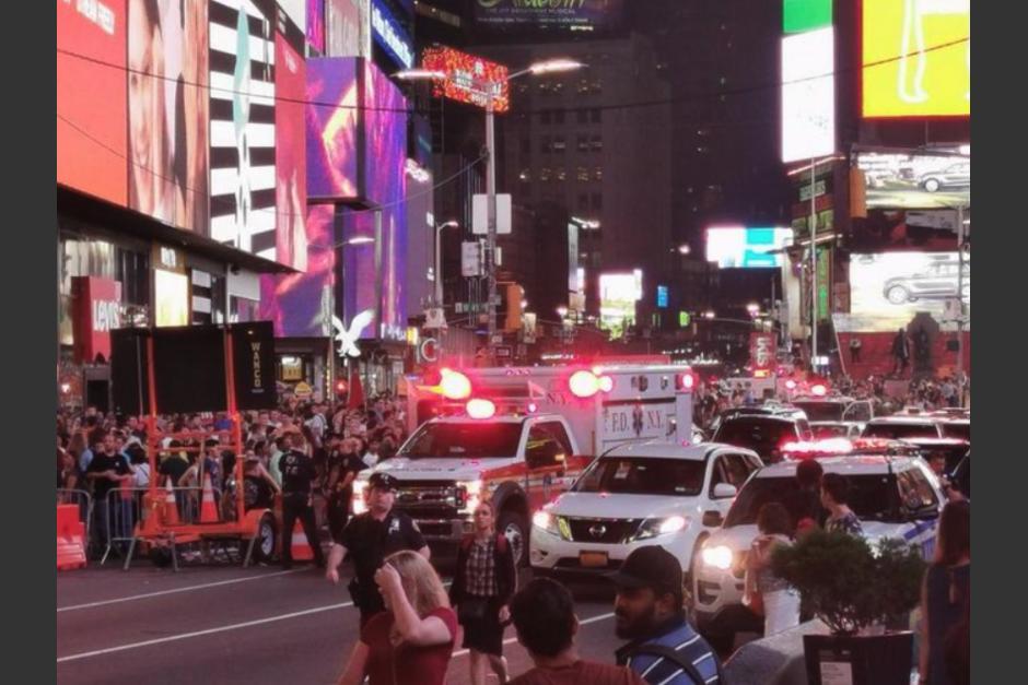 Histeria y estampida en Times Square en Nueva York por falso tiroteo. (Foto: captura de video)