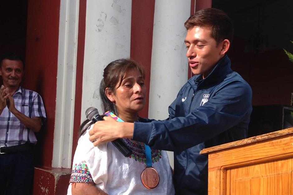 José Alejandro Barrondo sonríe con la medalla de bronce panamericana. (Foto: COG)