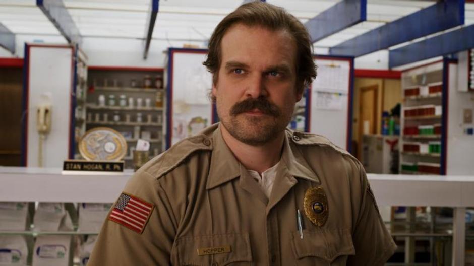 David Harbour has dejado pistas de que Jim Hooper está más vivo que nunca. (Foto: Netflix) 