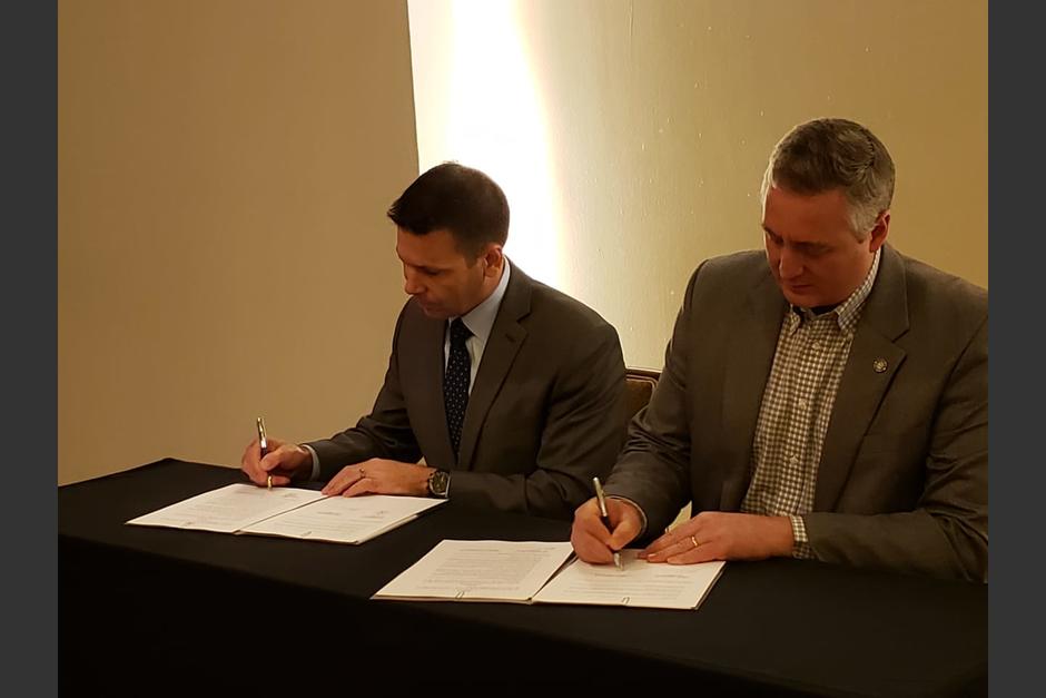 El Gobierno no ha dado a conocer el contenido del documento firmado por Degenhart. (Foto: Ministerio de Gobernación)