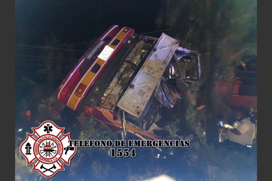 El camión se accidentó a inmediaciones de Sumpango, Sacatepéquez. (Foto: Bomberos Municipales Departamentales)