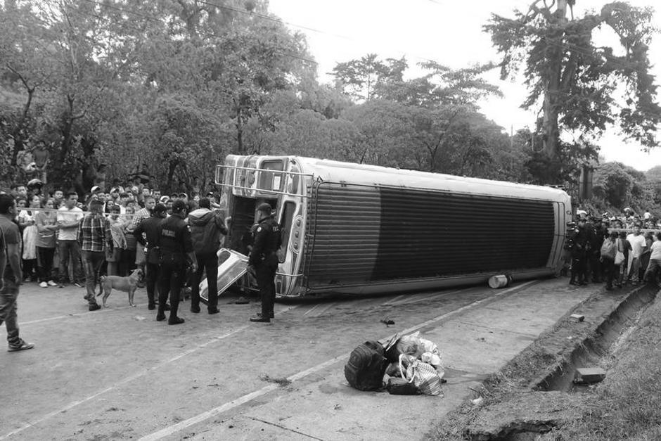 El accidente dejó varios heridos y una persona fallecida. (Foto: Bomberos Voluntarios) 