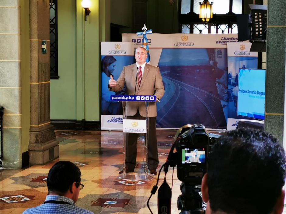 El ministro de Gobernación, Enrique Degenhart, ofreció una conferencia de prensa al terminar la reunión de Gabinete. (Foto: Secretaría de Comunicación del Ejecutivo)