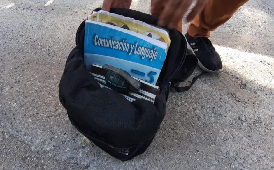 El adolescente hizo señas características de la Mara Salvatrucha durante su detención. (Foto: PNC)