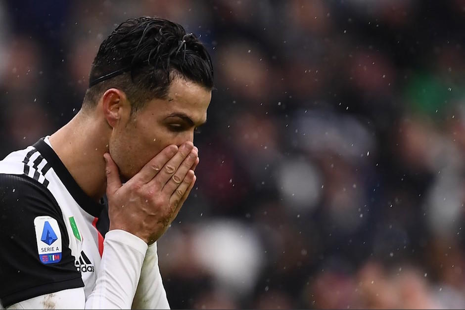 Cristiano Ronaldo lamenta no poder ganar en el partido ante el Sassuolo. (Foto: AFP)
